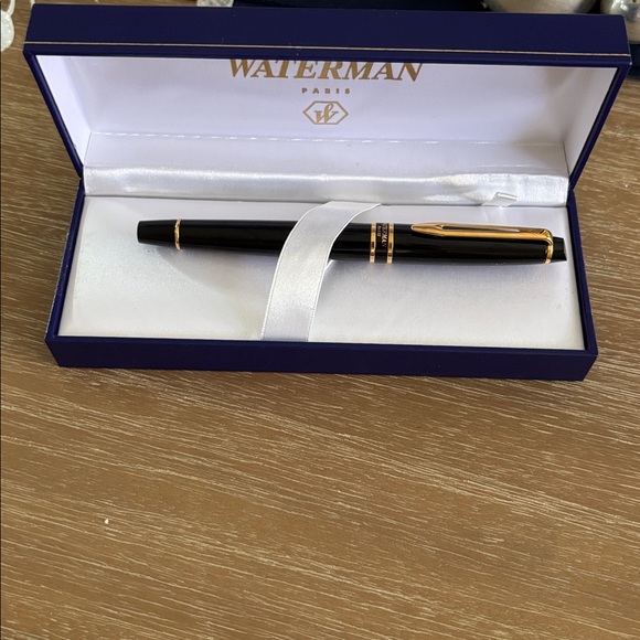 Waterman Expert Fountain Pen in Black with Gold Trim NEW - Picture 2 of 13